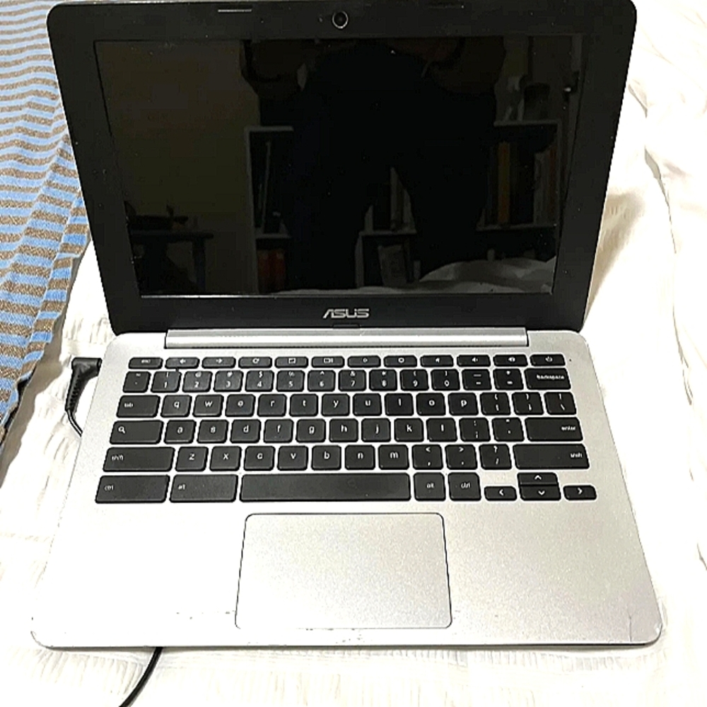 ASUS Chrome Computer W/ Battery & Charger
